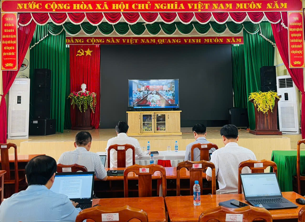 trực%20tuyến.jpg