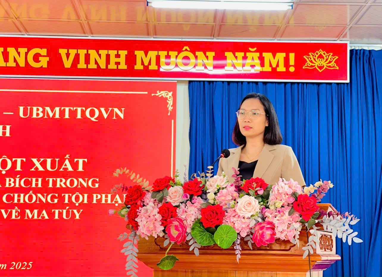 /Users/admin/Desktop/c hải vân.jpg