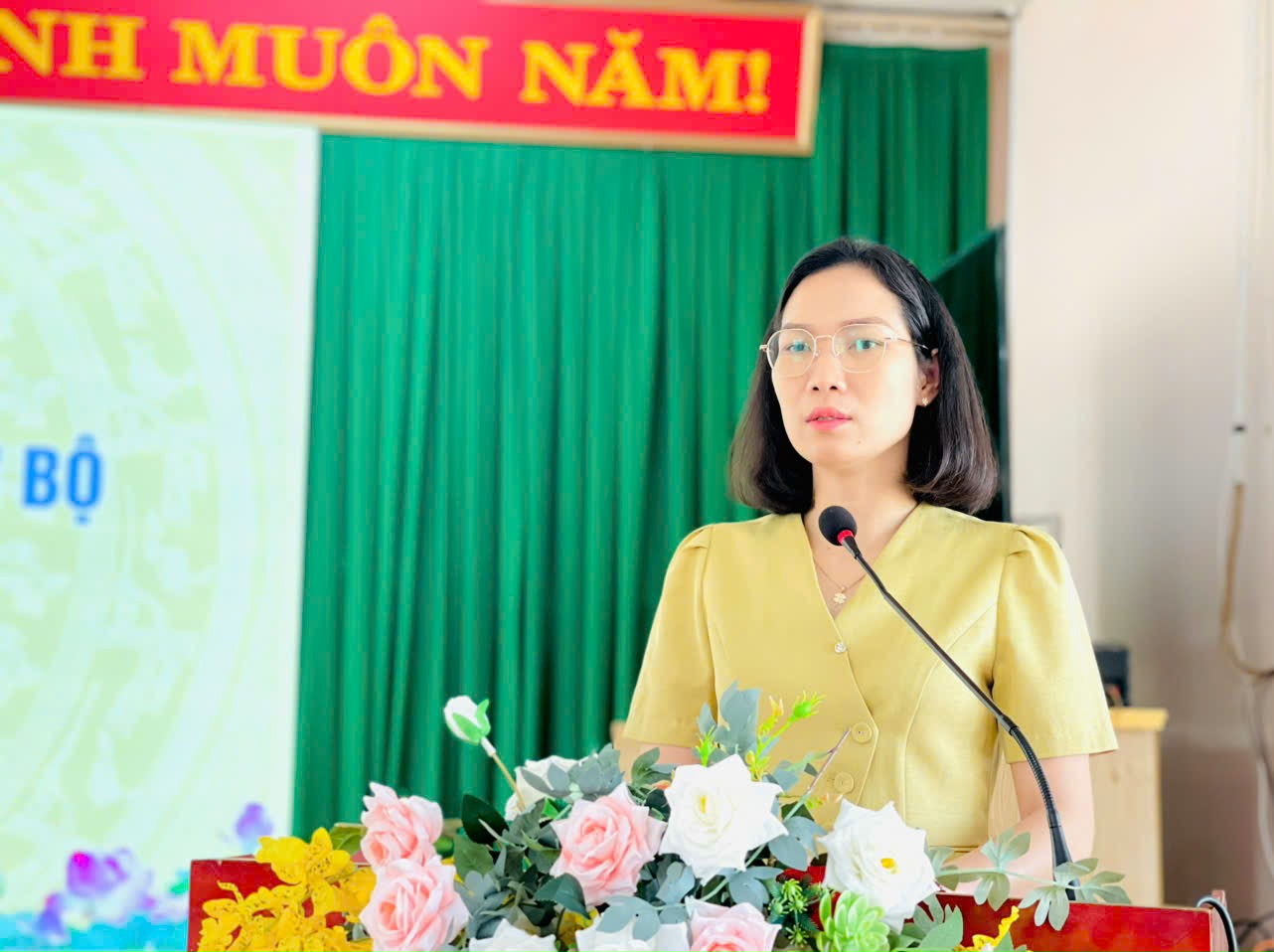 /Users/admin/Desktop/c vân.jpg