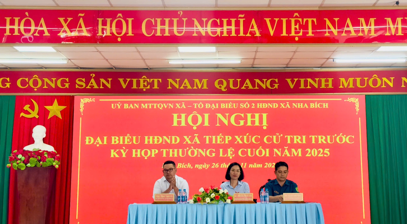 '''''A group of people sitting at a table

AI-generated content may be incorrect.'''''