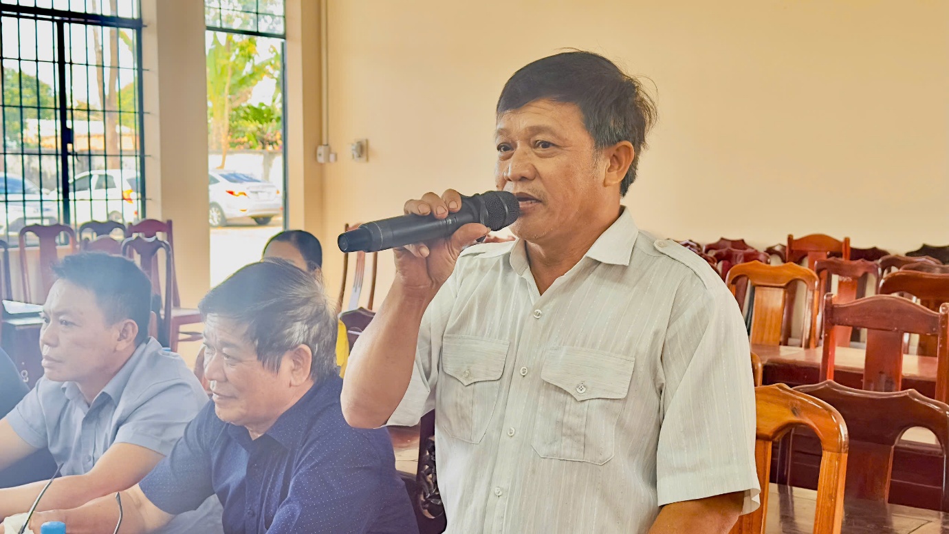 '''''A person holding a microphone

AI-generated content may be incorrect.'''''