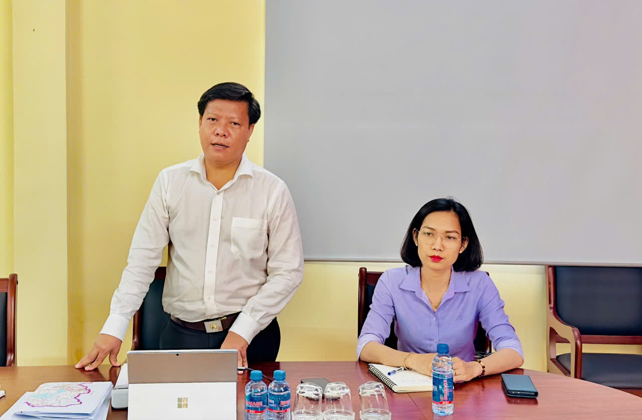 ''A person and person sitting at a table with laptops and water bottles

AI-generated content may be incorrect.''