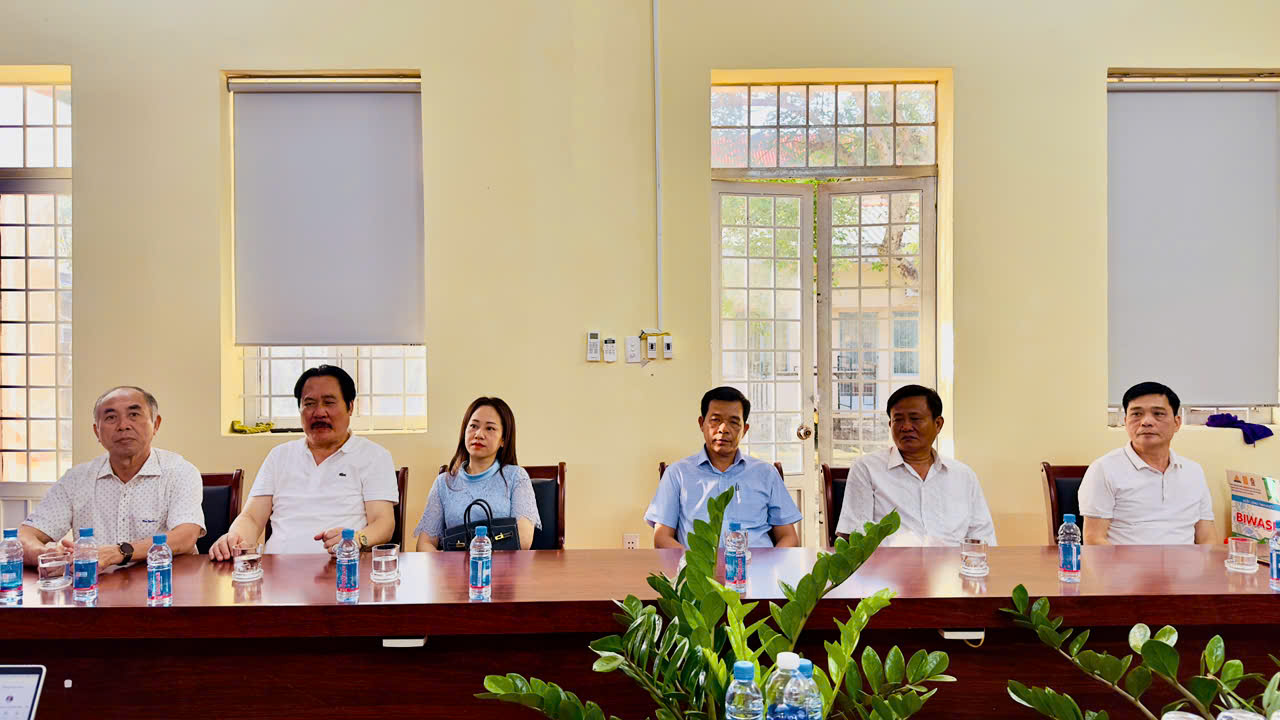 ''A group of people sitting at a table

AI-generated content may be incorrect.''