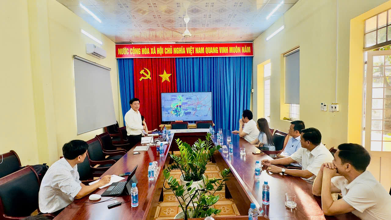 ''A group of people sitting at a long table

AI-generated content may be incorrect.''