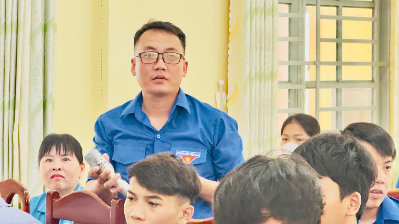 '''A person in a blue shirt

AI-generated content may be incorrect.'''